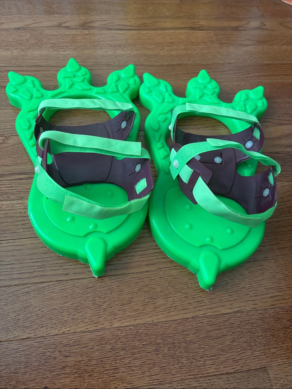 Sport Fun Kids Velcro Strap on Monster Dinosaur Feet Costume or Play - Picture 3 of 13